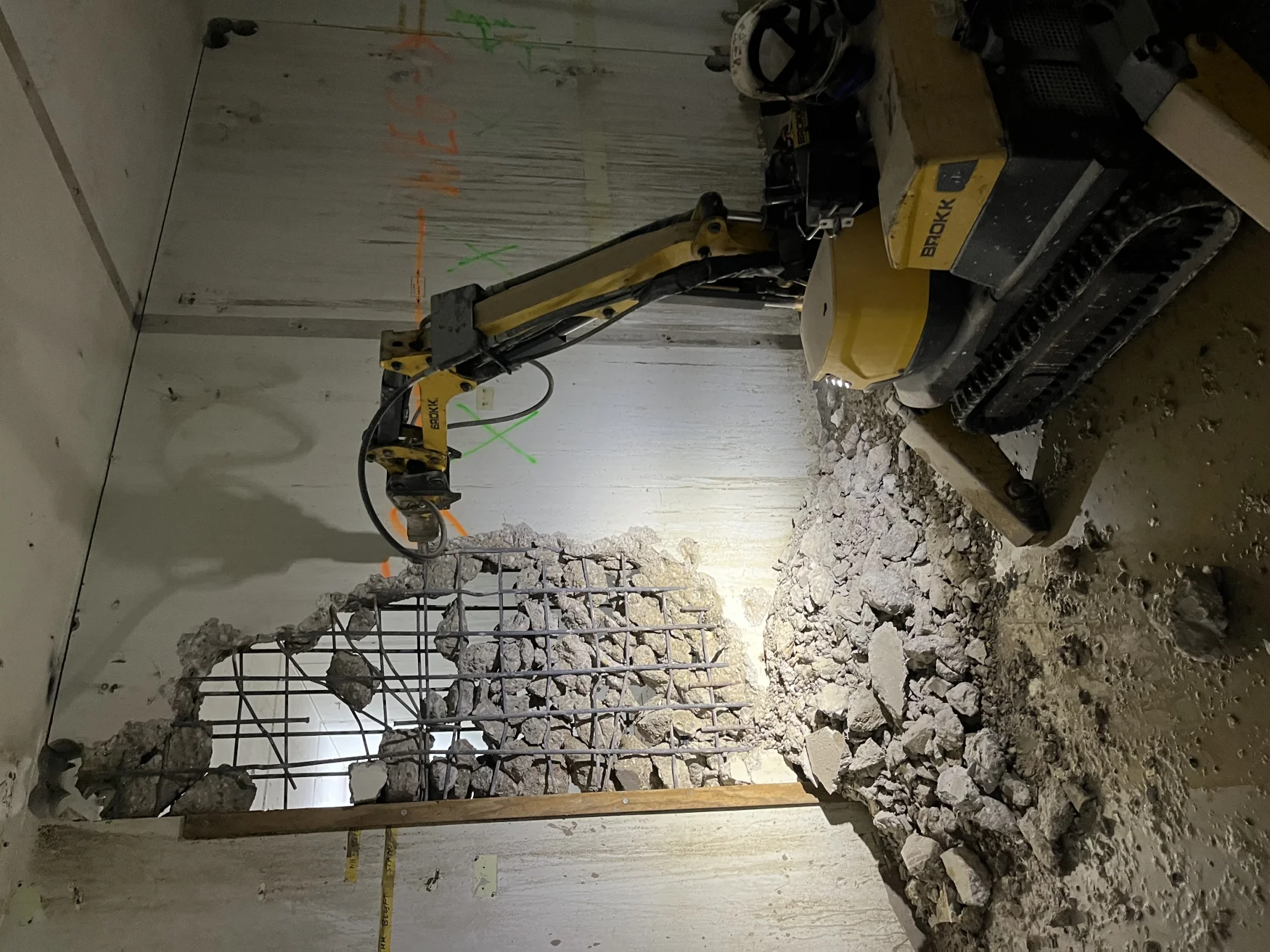 Tegel_BEST BOUW_11076_IMG_0202_SP foto van bezoek aan bouw tijdens sloop wanden